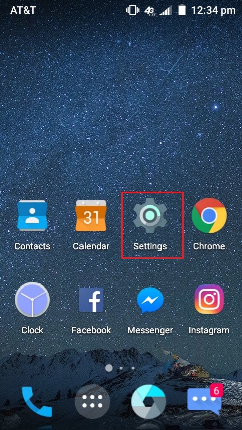 Android home screen with settings button